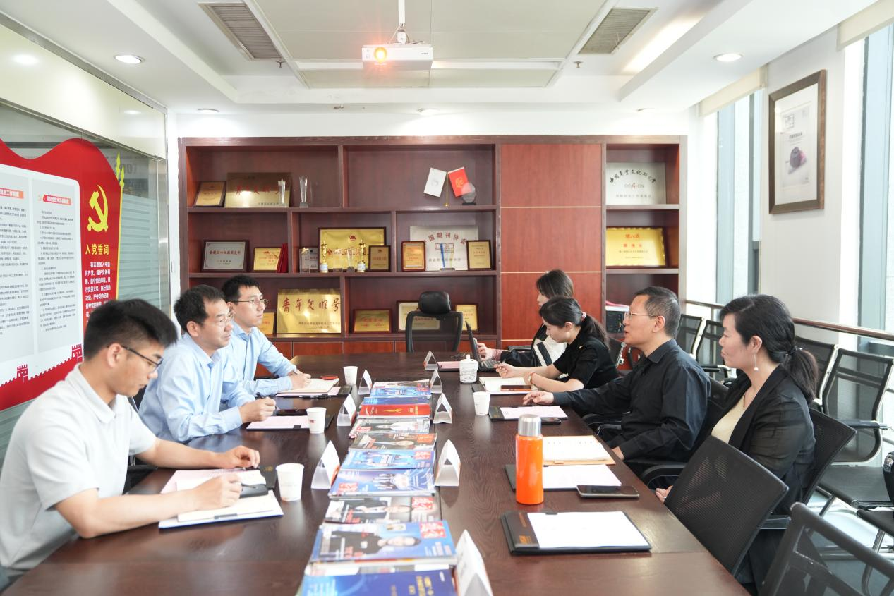 座谈会.png