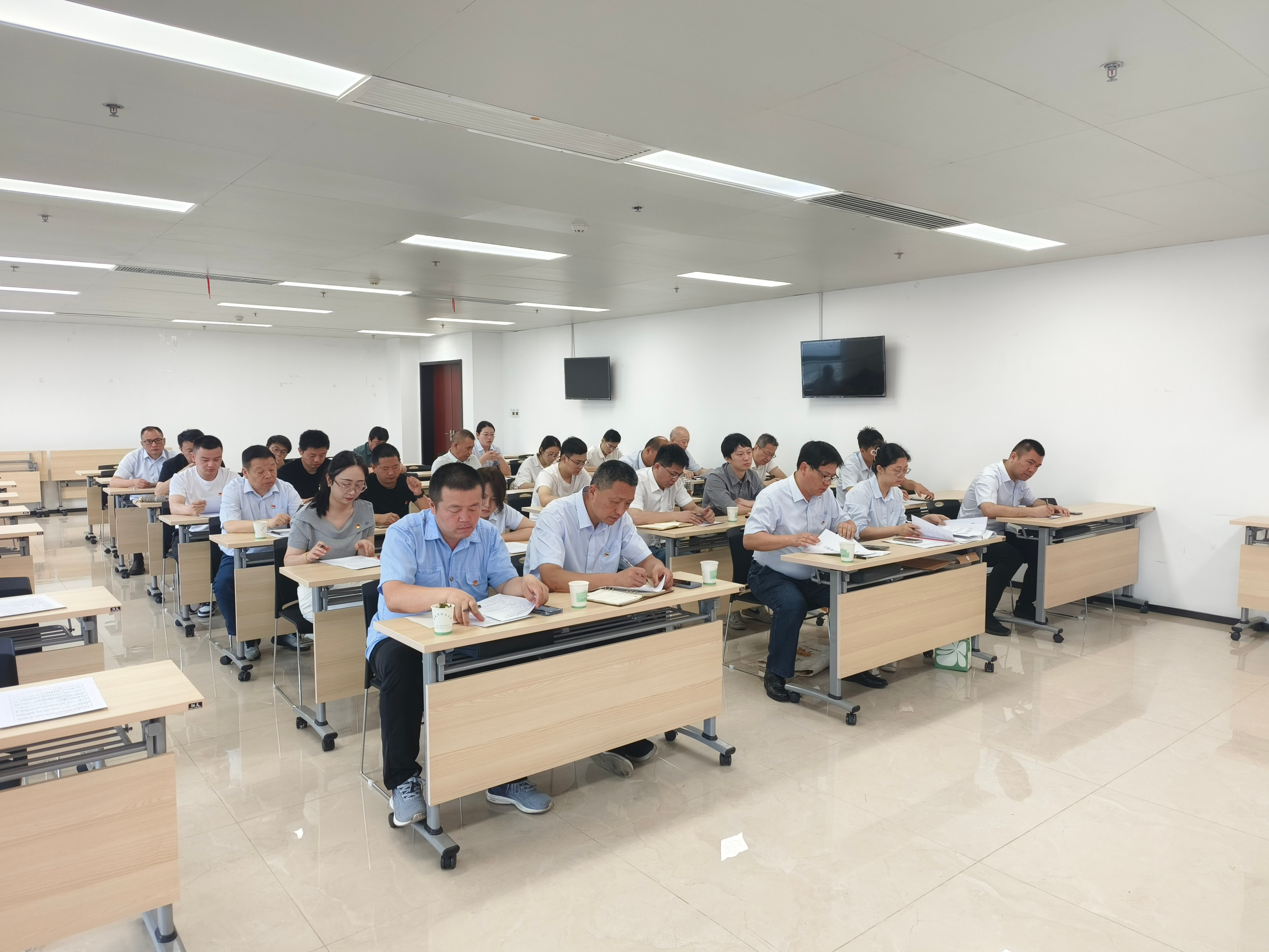 评议会现场(1).jpg