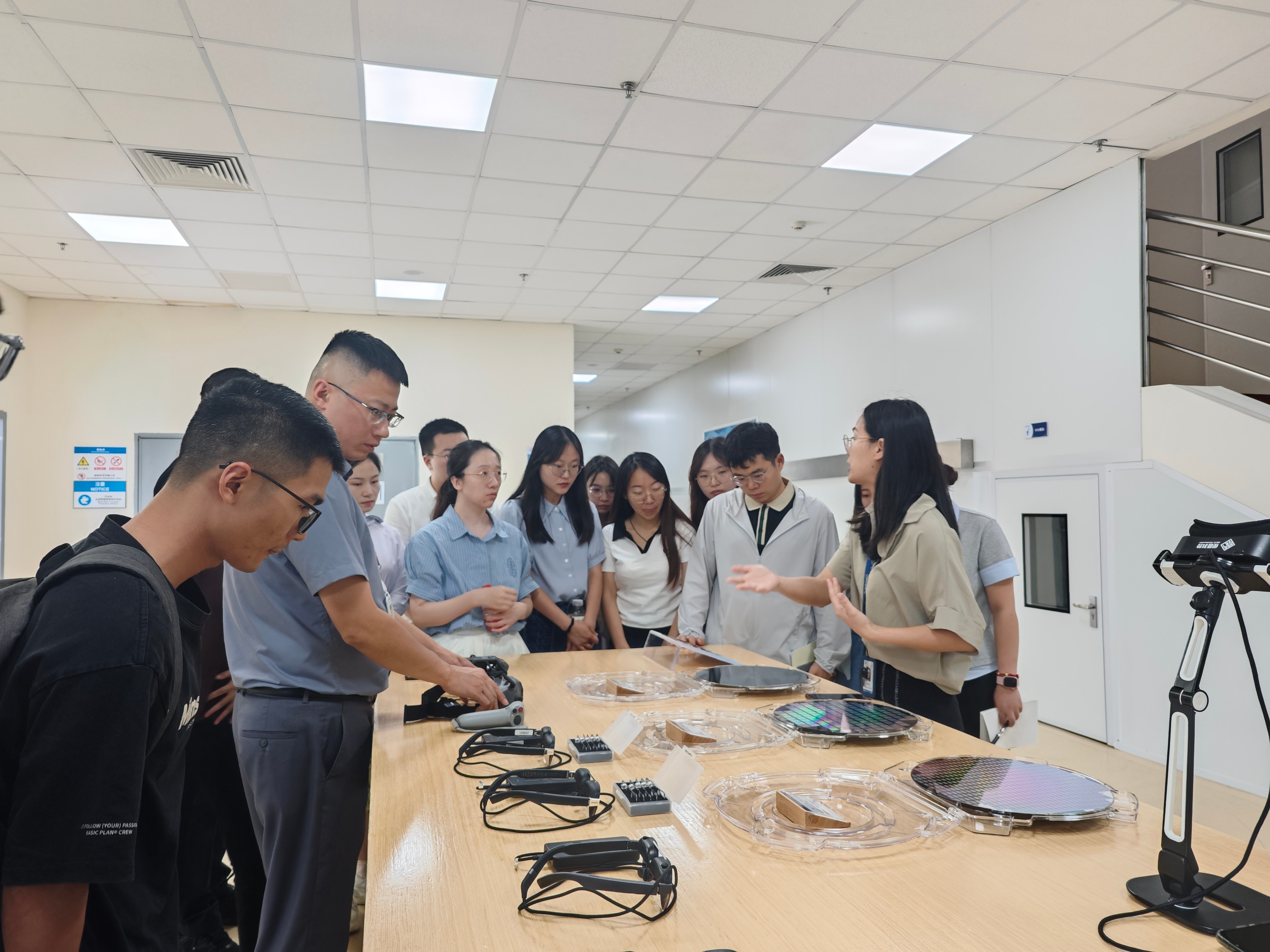 2-视涯参观学习照片(1).jpg